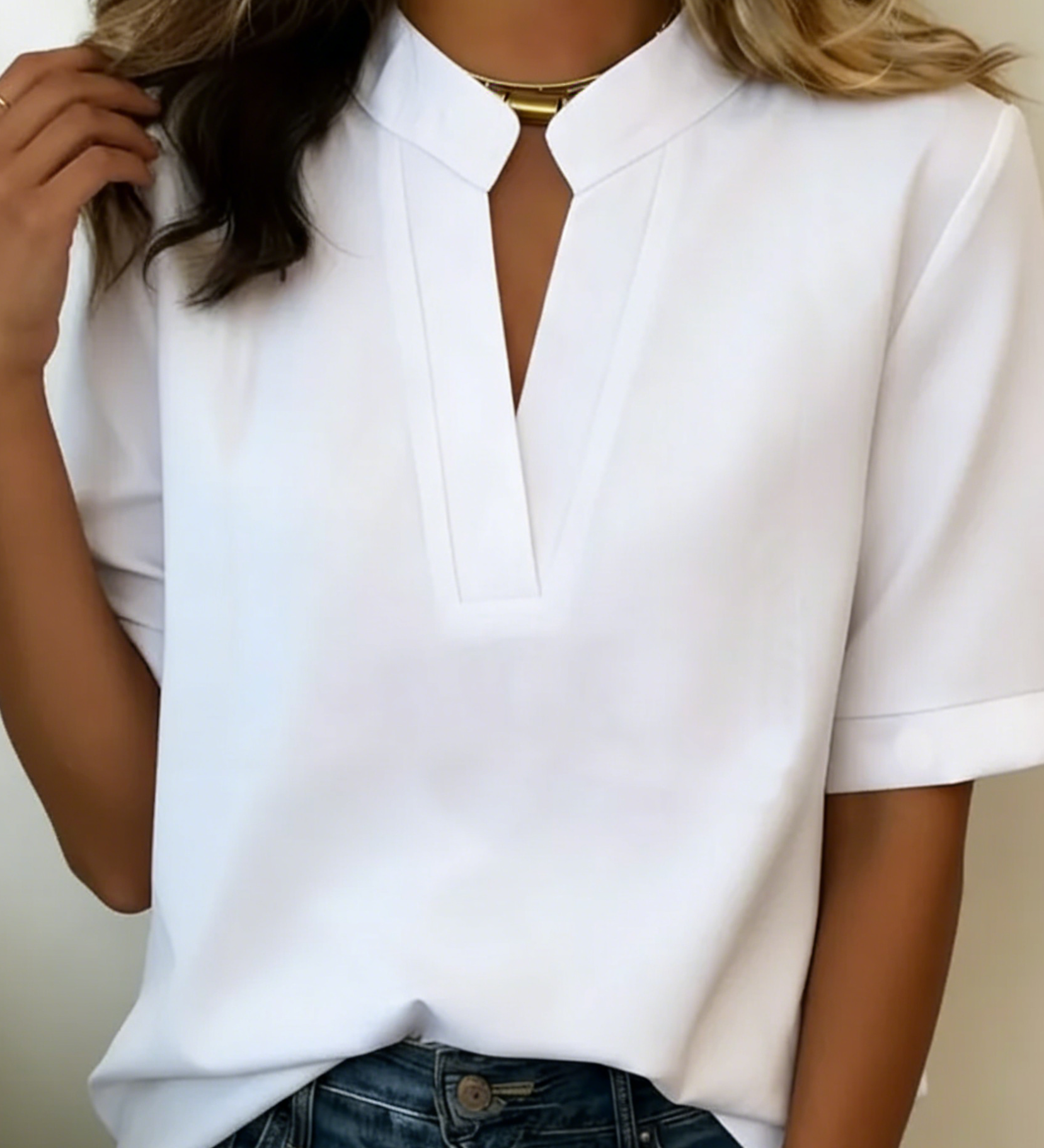 Margaux | Blouse Chic à Col en V et Détail Doré