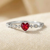 Bague en Or et Rubis en Forme de Cœur