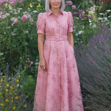 Xanthea | Robe chemise maxi à manches courtes et ceinture florale texturée