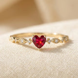 Bague en Or et Rubis en Forme de Cœur
